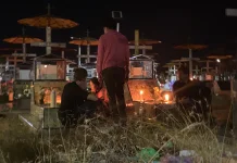Ziarah Makam Malam  Paskah  Mendoakan Arwah