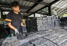 Limbah Plastik Jadi Peluang Bagi Pusat Daur Ulang Penghasil Paving Block