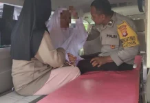 Bhabinkamtibmas Polsek Pahandut Evakuasi ODGJ
