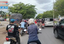 Antrean Panjang Kendaraan di Sejumlah SPBU di Palangka Raya Masih Terus Terjadi