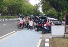 Warga Keluhkan Antrean Panjang di SPBU Palangka Raya
