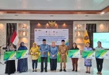 Wujudkan Kesejahteraan, Pemkab Kobar Serahkan Insentif Guru Ngaji dan Tokoh Agama