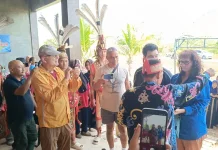 Wisatawan Amerika Kunjungi Museum Mini Pulau Kupang di Kapuas