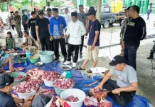Bupati Pantau Pembagian Hewan Kurban Sejumlah Masjid Puruk Cahu