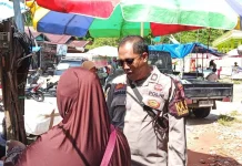 Polsek Bukit Batu melaksanakan patroli harkamtibmas di kawasan Pasar Rakyat