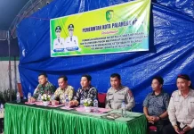 Perkuat Kerukunan Warga, Kapolsek Pahandut Hadiri Pembinaan dan Pensiun Lurah