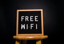 Incar Jaringan WiFi Gratis di Ruang Publik? Intip Risiko Siber yang Mengintai Anda