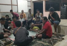 Warga Berjaga di Pos Kamling, Polisi Patroli Sekitarnya