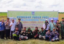 Petani Seruyan Syukuran Panen Padi Melimpah