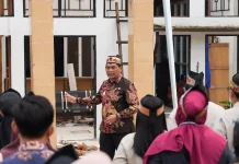Bupati Shalahuddin Pimpin Apel Disdagrin, Tekankan Disiplin Individu