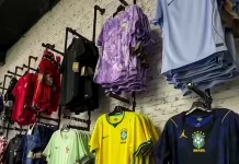 Menjelang Piala Dunia, Pembelian Baju Bola Meningkat