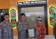 Bupati Kapuas Terima Penghargaan atas Dukungan Renovasi Mako Ditsamapta