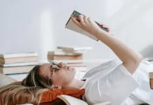 Membaca Buku Fisik Kembali Diminati Banyak Orang