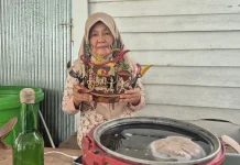 Membelah Gelombang Kehidupan dengan Miniatur Perahu Enggang