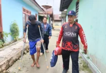Dinsos Kobar Gerak Cepat Tangani Warga Cedera Patah Kaki yang Terlantar di Kumai
