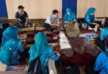 Ketua TP PKK Dorong Pelestarian Anyaman Rotan Desa Tambaba