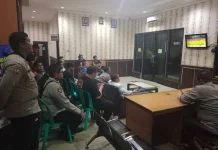 Jalin Kedekatan Masyarakat, Polsek Pahandut Gelar Nonton Bareng Bola