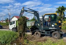 Satpol PP Palangka Raya Eksekusi Pembersihan Drainase Buntu