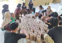 Mahasiswa UPR Diterjunkan ke Desa Tahai Jaya untuk Penguatan Pemanfaatan Sekam