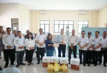 Pemkab Kapuas Serahkan Bantuan bagi Korban Kebakaran dan Angin Puting Beliung