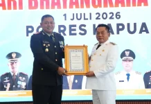 Bupati Kapuas Terima Penghargaan pada Syukuran Hari Bhayangkara ke-80