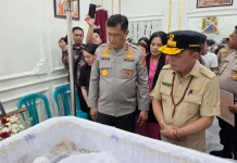 Kapolda dan Gubernur Kalteng Melayat ke Rumah Duka Aipda Yudhi Perdana Putra
