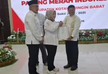 Sambut Kepengurusan Baru, Bupati Nurhidayah Hadiri Pelantikan Pengurus PMI Kobar