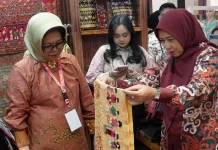 Ketua Dekranasda Barito Utara Hadiri Pameran Kriya Etnik Dekranas Makassar