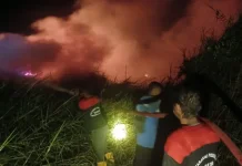Gerak Cepat, TRC BPBD Kobar Padamkan Kebakaran Lahan di Kelurahan Baru