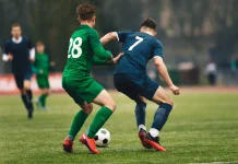 Alasan Pemain Sepak Bola Kenakan Rompi GPS saat Bertanding Latihan