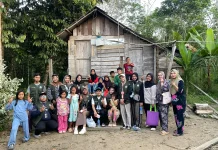 Mahasiswa KKN UIN Palangka Raya Bantu Pendataan Rumah Tidak Layak Huni di Desa Batu