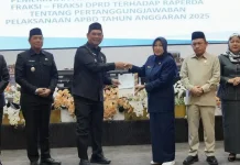 Bupati Barito Utara Sampaikan Jawaban atas Pemandangan Umum Raperda APBD 2025