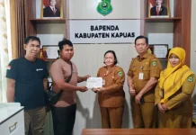 Bapenda Kapuas Terima Pembayaran Pajak WP Tambang Pasir CV. Muhammad Husien