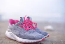 Jangan Asal Pakai, Kenali Beda Fungsi Sneakers Kasual vs Running Shoes