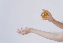 Kenali Titik Semprot Parfum agar Wanginya Lebih Tahan Lama