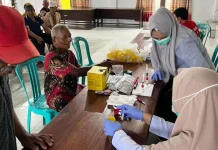 Jemput Bola ke Desa, Labkes Kobar Cek Kesehatan 72 Lansia Prolanis