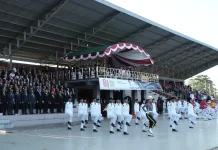 Bentuk Formasi "RI 81", Paskibraka Kapuas Tuntaskan Upacara Penurunan Bendera