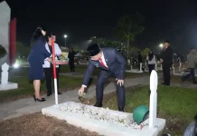 Khidmat, Pemkab Kapuas Gelar Renungan Suci dan Tabur Bunga di TMP Kencana