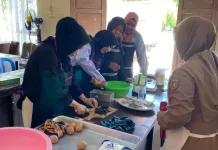 Buka Pelatihan MTU di Kolam, Disnakertrans Kobar Latih Warga Buat Roti dan Kue