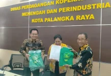 Puluhan UMKM Mendapat Bantuan 1.000 Kantong Non Plastik