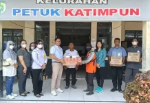 Universitas Terbuka Salurkan Bantuan Kepada Relawan Pemadam Karhutla
