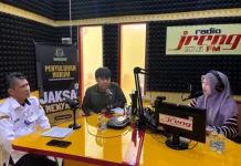 Jaksa Menyapa di Radio Jreng, Kejari Kobar Bahas Strategi Deteksi Konflik