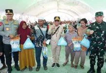 Gubernur Kalteng Gratiskan 4.000 Paket Sembako di Sampit