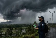 Panduan Membaca Tanda-Tanda Alam sebelum Hujan Badai Menerjang