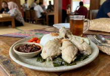 Rahasia Olahan Ayam Pop khas Minang: Daging Juicy Berpadu Sambal Lado Tanak