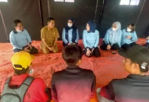 TP PKK Kalteng Salurkan Bantuan Kepada Relawan Pemadam Karhutla di Petuk Katimpun
