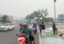 BSI Palangka Raya Bagikan Masker Gratis di Tengah Kabut Asap