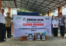 PT Korintiga Hutani Salurkan Bantuan Kemanusiaan untuk Korban Kebakaran di Kobar