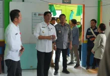 Bupati Shalahuddin Tinjau Fasilitas Pendidikan dan Kesehatan Batu Raya