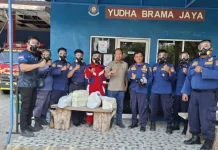 DPR RI Serahkan Bantuan APD Karhutla untuk Damkar Kobar